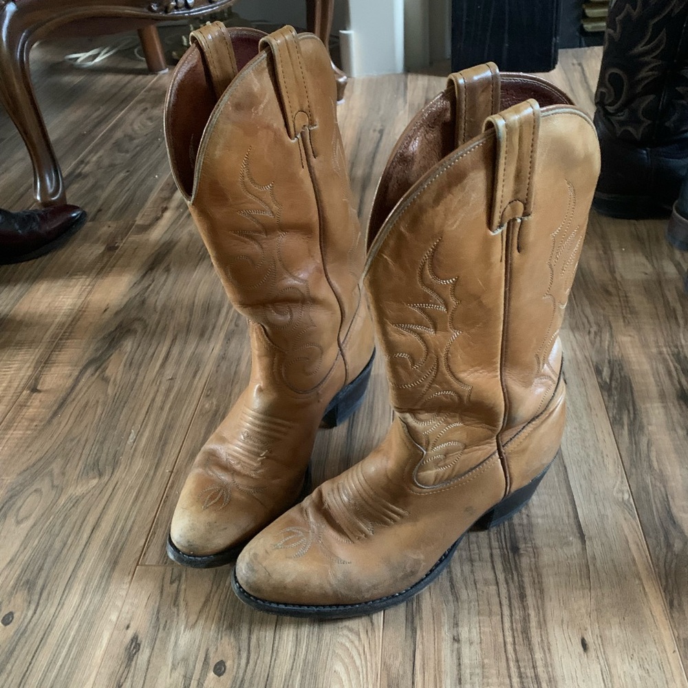 Boulet Tan Leather Western Cowboy Boots women’s size 9 or Men’s 7.5